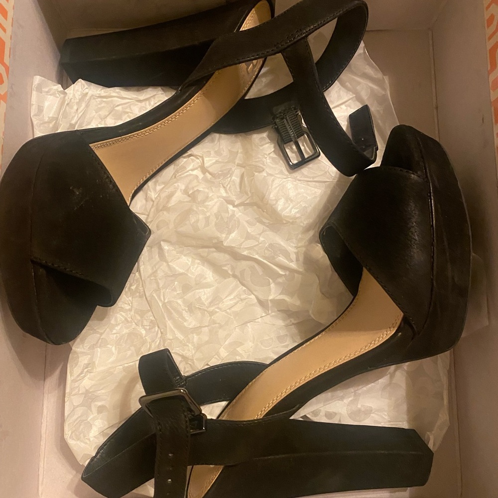 Gianni Bini black city limits 7 1/2 heel.